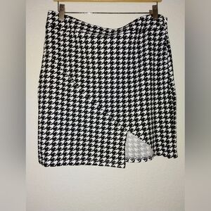 Houndstooth Black and White Skirt with Front/Side Slit